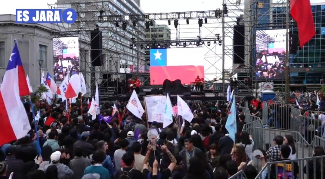 surpatagon's tweet image. Sorprendido con Juanito Ayala en el cierre de campaña de Jara en #Concepción 

Gran artista nacional. 👏