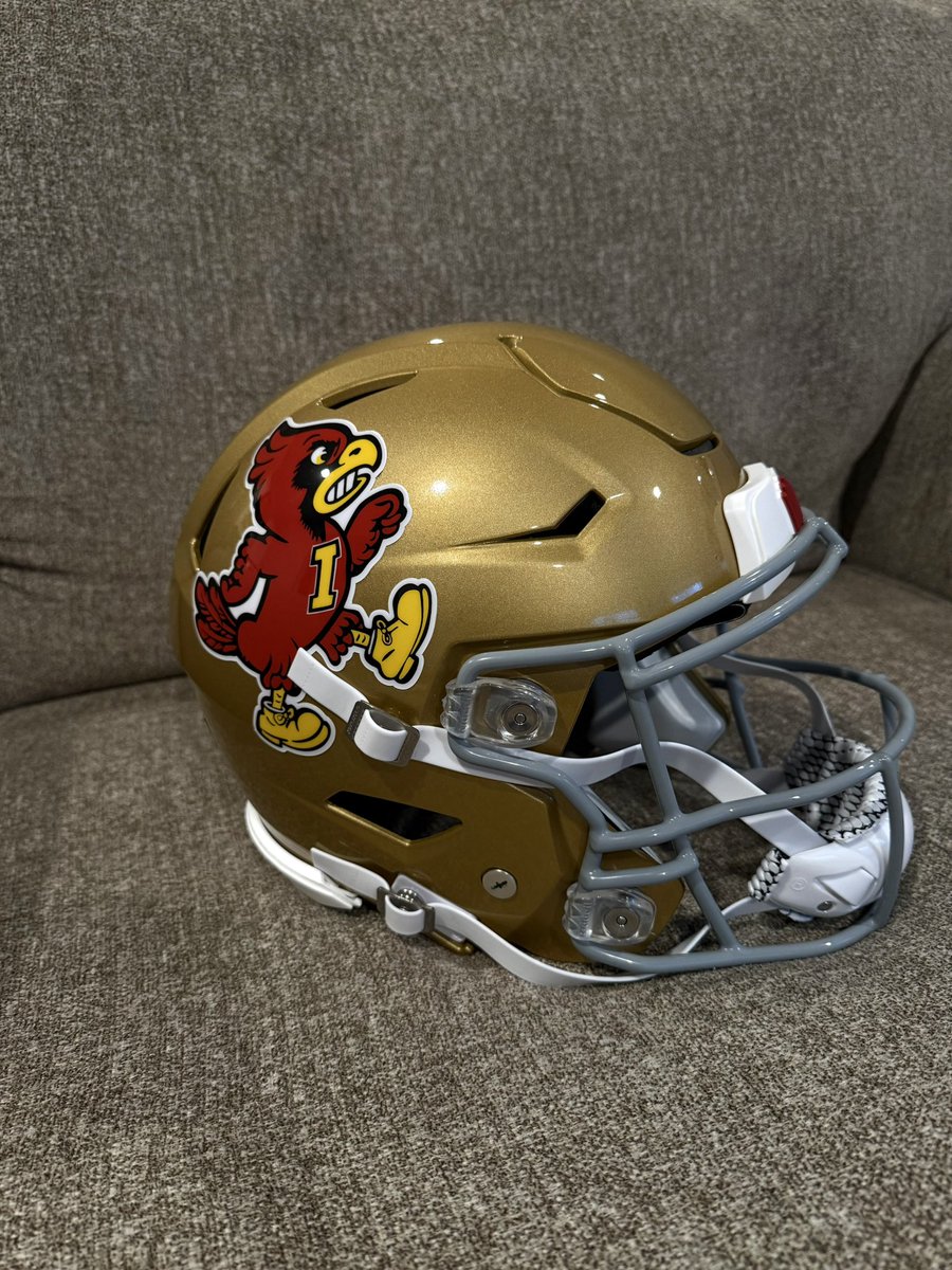 lukewolf35's tweet photo. Some new helmets for the collection. 1967 throwback and a new concept that would look sweet on the field. Let me know what y’all think of the white face mask on black.  @CycloneUni @JackTriceMafia https://t.co/AQh7yJRKFb