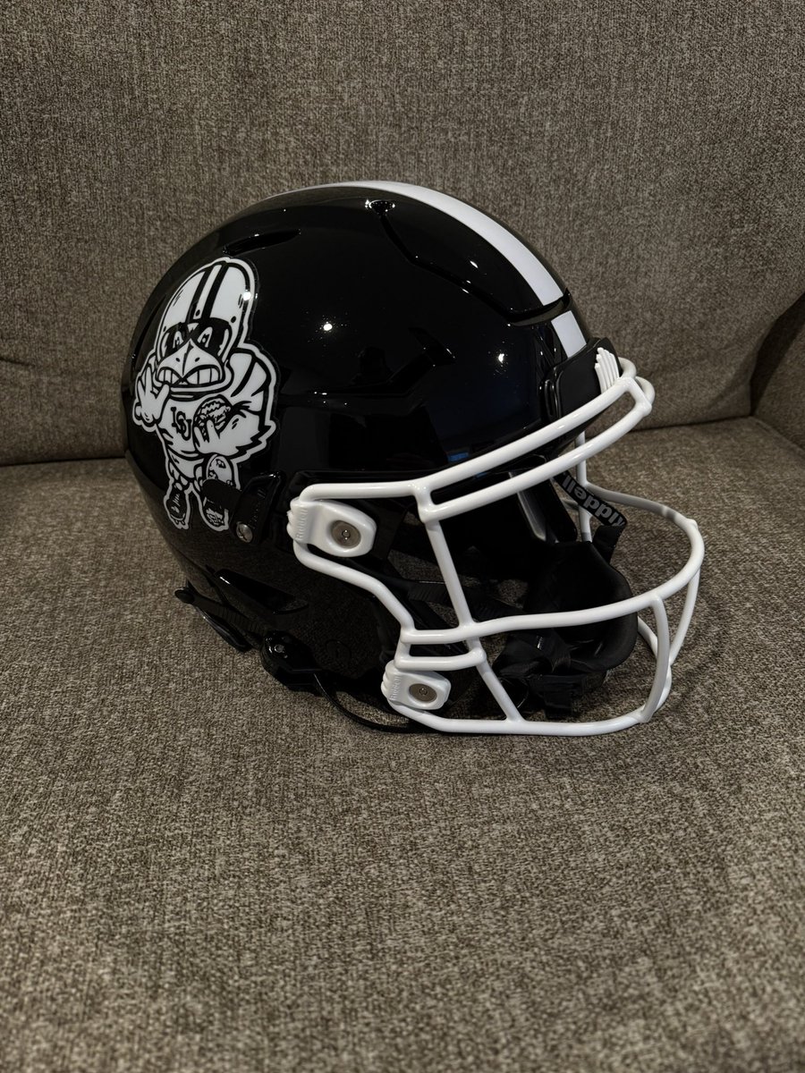lukewolf35's tweet photo. Some new helmets for the collection. 1967 throwback and a new concept that would look sweet on the field. Let me know what y’all think of the white face mask on black.  @CycloneUni @JackTriceMafia https://t.co/AQh7yJRKFb