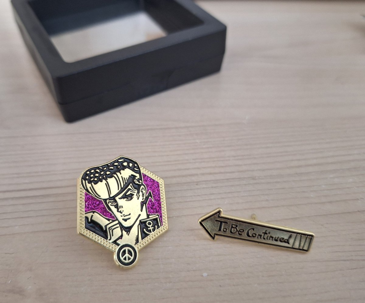 200만년만에 온 타오바오에서 시킨 죠스케 뱃지와 투비컨티뉴 뱃지 ㅠㅜㅠ
근데 저 검은 박스? 같은거 뭔지 아시는분
여니까 랩같은걸로 되어있어요