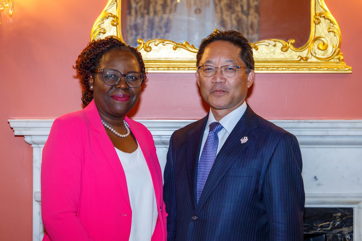 JapanEmbDC's tweet image. Chargé d’affaires Shimada welcomed @GallaudetU Provost Dr. Rashid, @USADSF Chef de Mission Mr. Mansfield &amp;amp; #TeamUSA to a cultural workshop and send-off. Wishing our American friends the best at the #tokyo2025deaflympics. Cheers to successful Games! 🇯🇵🇺🇸