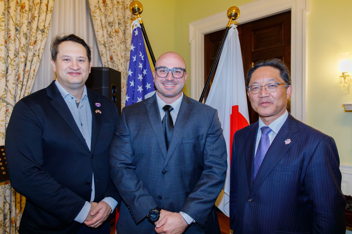 JapanEmbDC's tweet image. Chargé d’affaires Shimada welcomed @GallaudetU Provost Dr. Rashid, @USADSF Chef de Mission Mr. Mansfield &amp;amp; #TeamUSA to a cultural workshop and send-off. Wishing our American friends the best at the #tokyo2025deaflympics. Cheers to successful Games! 🇯🇵🇺🇸