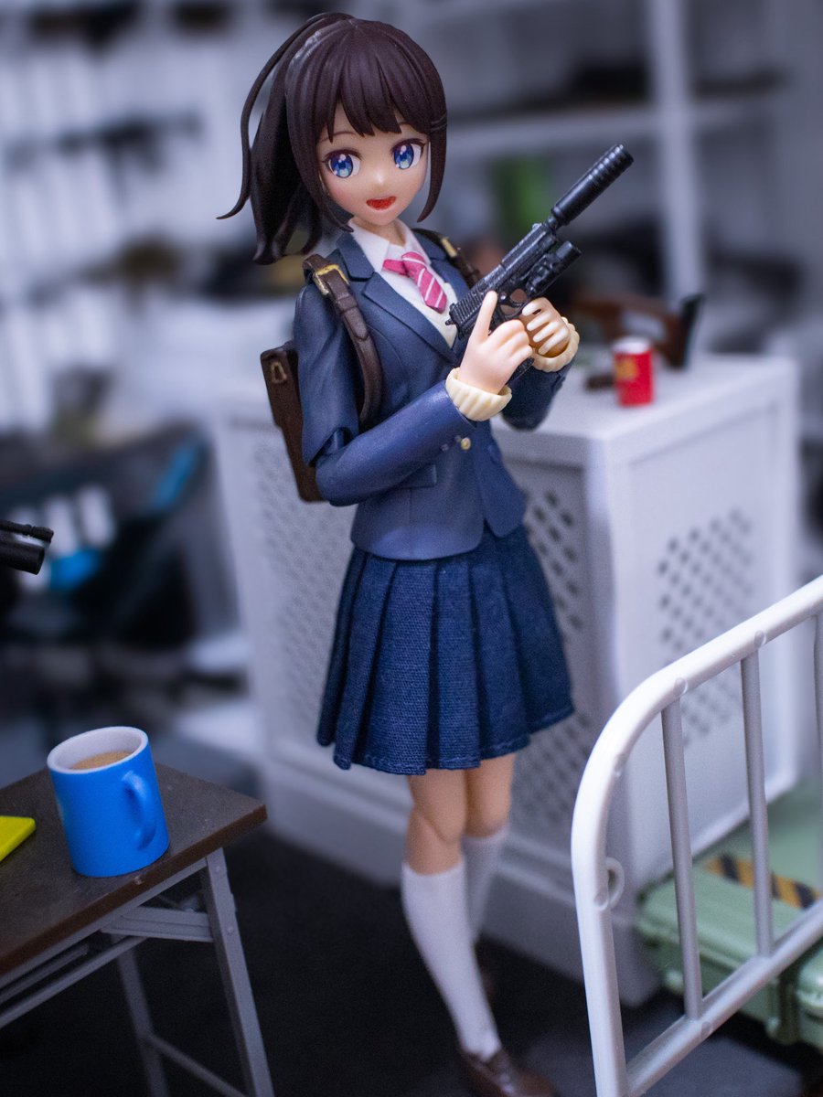 まどかちゃんが少しお安く手に入ったので頭だけパチ組みして乗せてみた