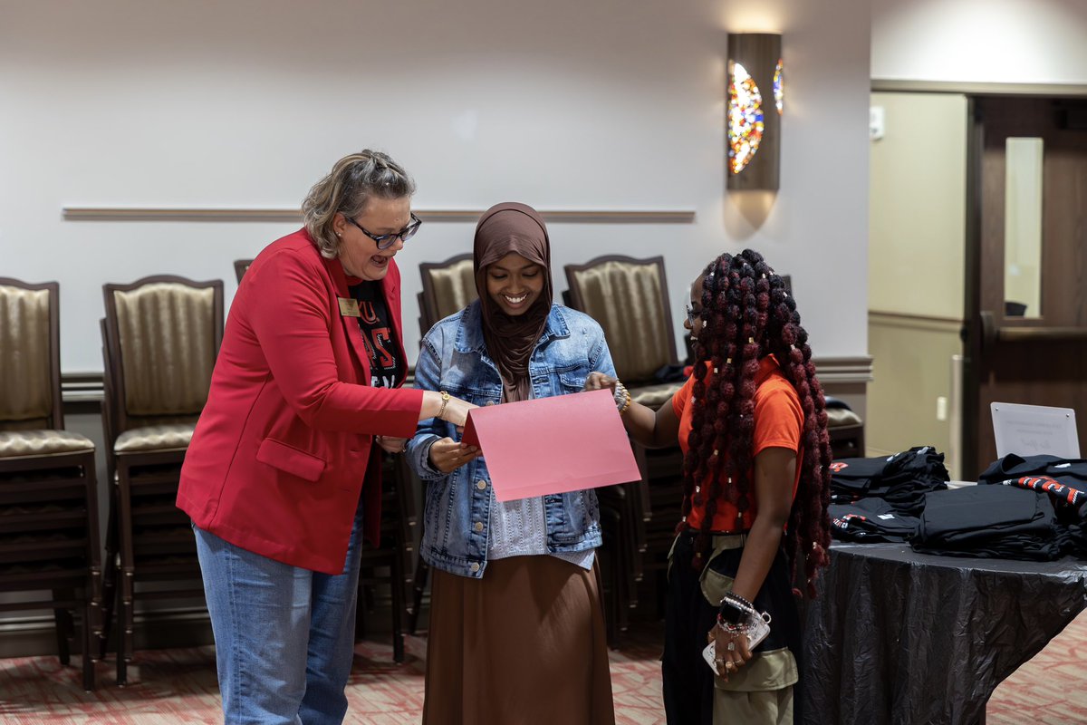 wku's tweet image. An inspiring evening celebrating WKU’s first-generation students! These First Gen Hilltoppers continue to show that determination and resilience make dreams possible. 

For more upcoming events during First Gen Week, please visit bit.ly/4p003uK 

#WKU #FirstGen