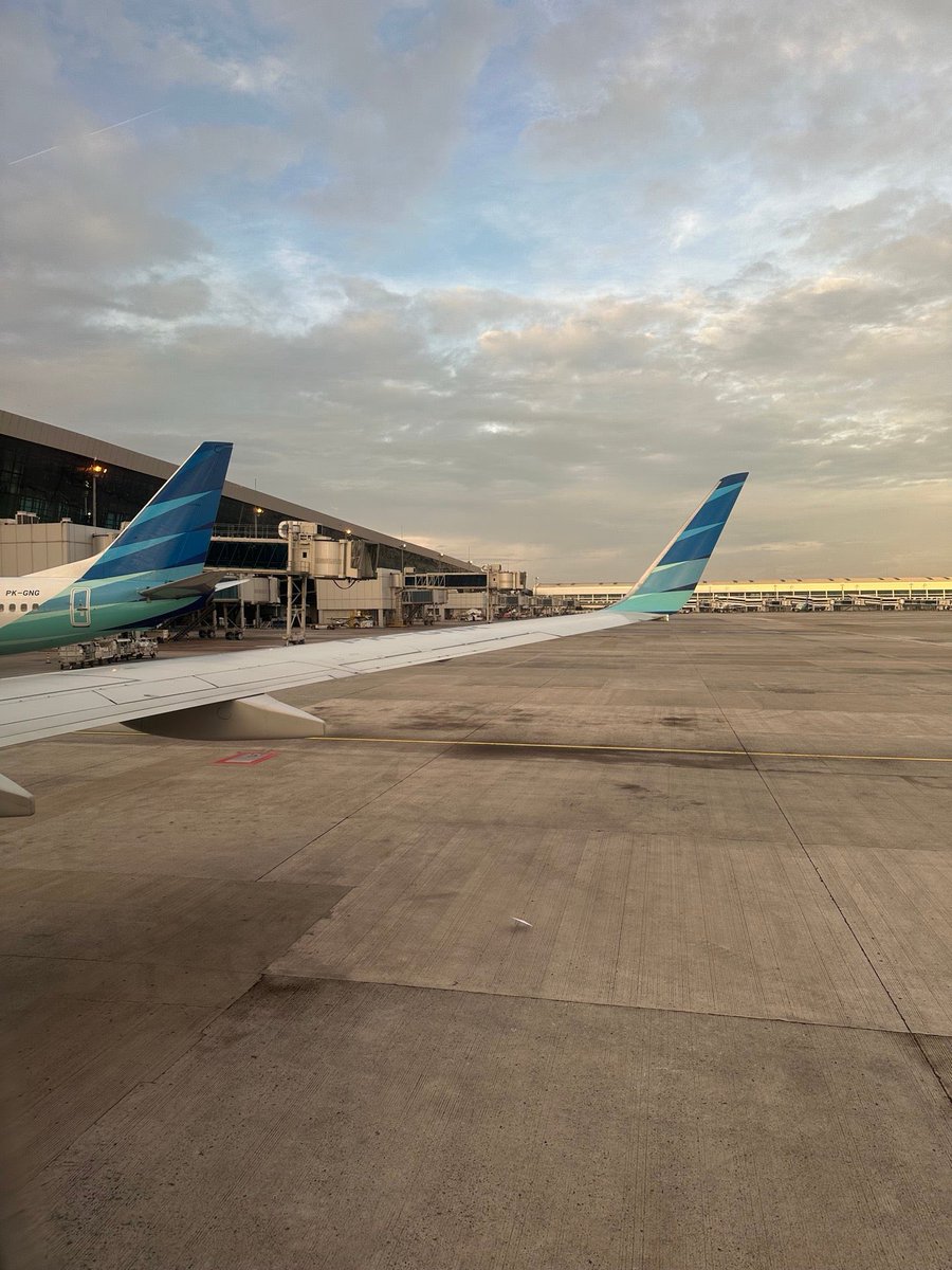 haritso's tweet photo. Bye Jkt! Check out Soekarno-Hatta International Airport (Tangerang, Banten) on @FoursquareGuide: https://t.co/qX6YdXHez7 https://t.co/J5zRlXmd1f https://t.co/pE65s7a7IU