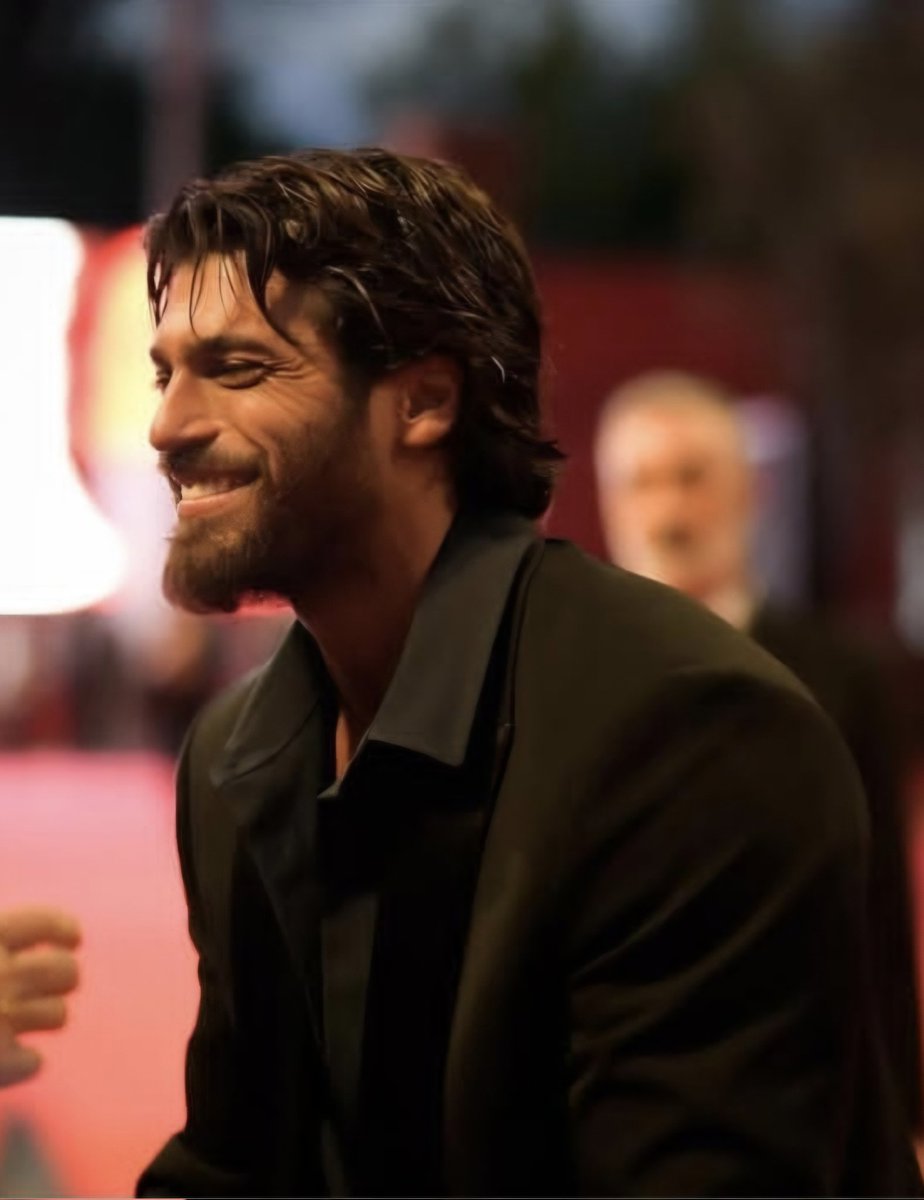 Tanti auguri all'uomo che sorride alla vita e che regala un sorriso a tante vite. Ti auguro sempre tanta felicità 
#HappyBirthday36CanYaman