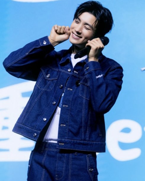 ✨D-8✨
2025.11.16  𝐻𝑎𝑝𝑝𝑦 𝐷𝑎𝑦

可愛いヒョンシク💕

ステキな週末をお過ごしください🩵

#Happy34thHyungsikDay 
#박형식
#パクヒョンシク
#PARKHYUNGSIK