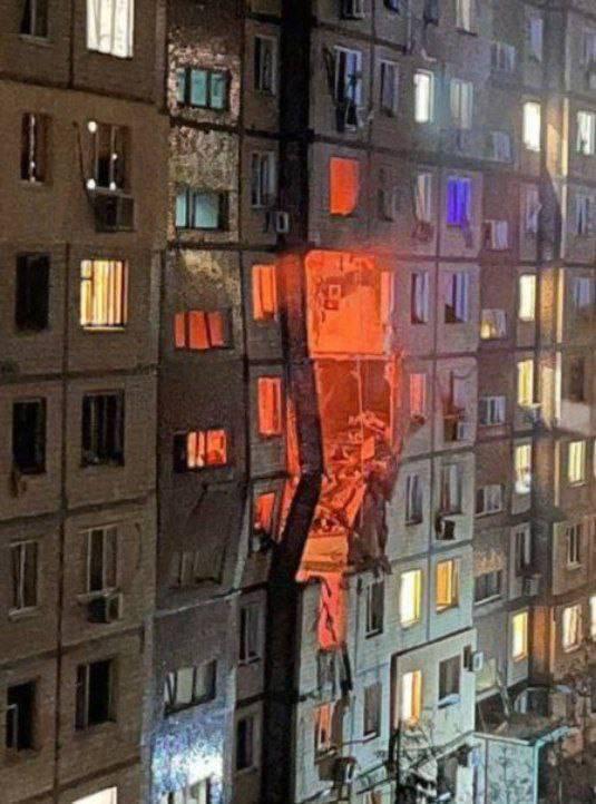 BohuslavskaKate's tweet image. Russian drone struck right into an apartment building in Dnipro ‼️