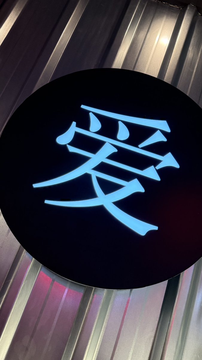 LeninMKT's tweet image. Ser Community Manager es como comer sushi con palillos: Parece fácil hasta que intentas hacerlo tú. 🍣💻 #CommunityManager #SocialMedia