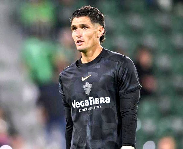 Matías Dituro, 38 años. Viniendo de ser el portero del ascenso. Le traen a Iñaki Peña, no protesta, sigue trabajando y responde a las rotaciones de Sarabia. 

Hoy se marca un partidazo. Si llega a parar el penalti, sale a hombros del Martínez Valero. 

Ejemplo #ElcheRealSociedad