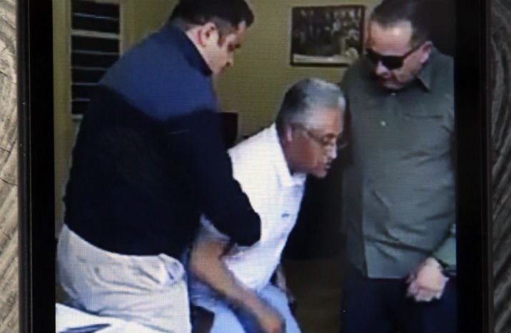 DETIENEN AL EX RECTOR DE LA UAEM ALEJANDRO VERA/ Acusado de desviar recursos federales de Cruzada Contra el Hambre, el ex rector <a href="/AlejandroVeraJm/">Alejandro Vera Jiménez</a> fue detenido por elementos de la <a href="/FGRMexico/">FGR México</a>, como parte de las investigaciones de la “Estafa Maestra”. Podrían resultar más implicados