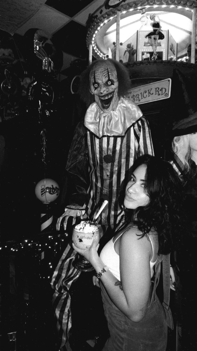 nickidymond's tweet photo. Until Next Year 👻 https://t.co/Ggz2x2OgxH