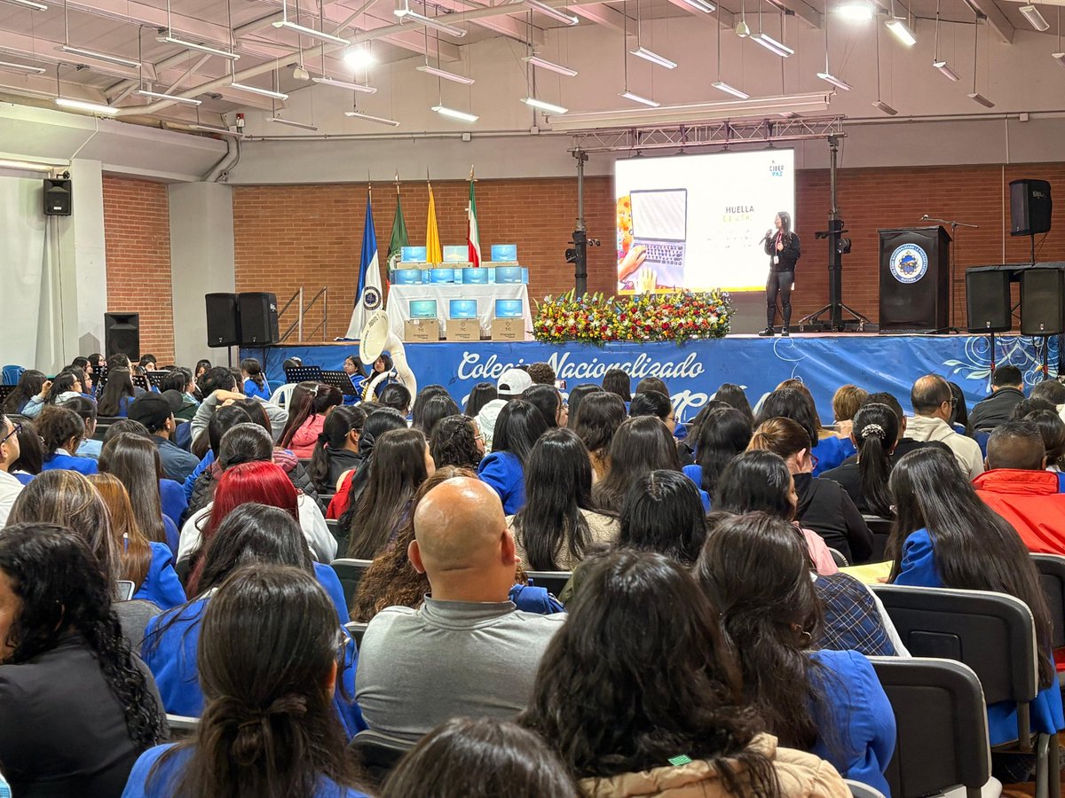 SecTICBoyaca's tweet image. Hoy acompañamos al Ministerio TIC Colombia en el convesatorio “Digitalmente Responsables”, desarrollada a través de la estrategia #Ciberpaz en la Institución Educativa Nacionalizada La Presentación de Duitama, una jornada de reflexión y aprendizaje.