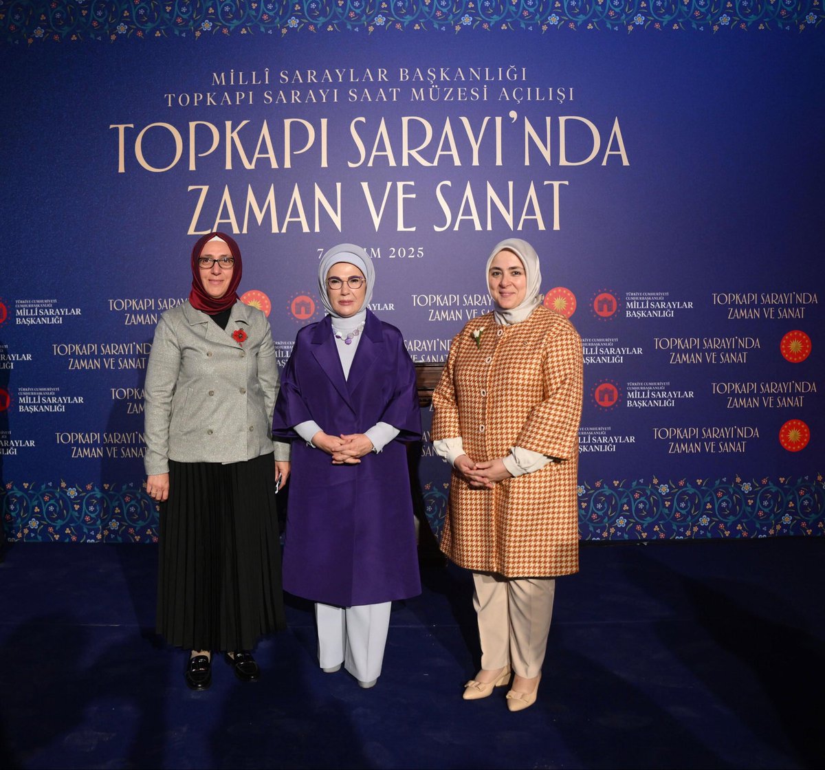 📍Topkapı Sarayı

Saygıdeğer <a href="/EmineErdogan/">Emine Erdoğan</a> Hanımefendi’nin teşrifleriyle, Milli Saraylar Başkanlığı ev sahipliğinde Topkapı Sarayı’nda "Zaman ve Sanat Müzesi”nin açılışına katıldık.

Asırlık saatlerin incelikli ustalığıyla yoğrulan bu sergide; Osmanlı’nın zarafet anlayışını,