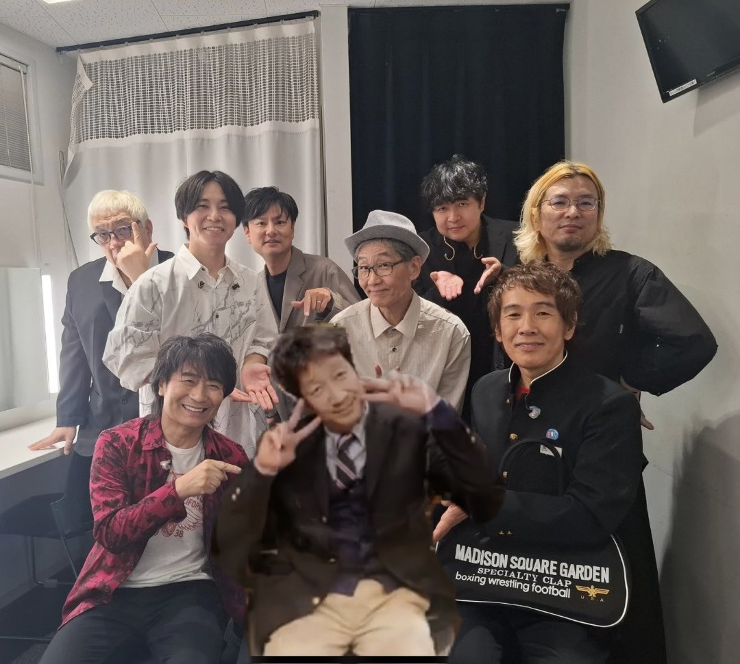 olivine_soul's tweet photo. 指示された場所に素直に座るはずがない🤭意図は意図的にはずして…
天邪鬼？めんどくさい？
でもそんなところも大好き💕
#KANism
#シャンパン飲んでポン https://t.co/Q9i20yXlq9