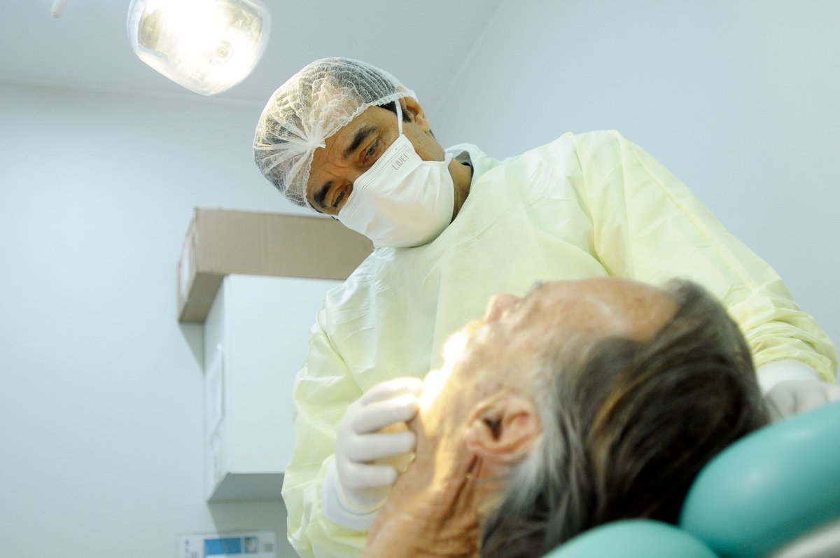 Câncer bucal: Secretaria de Saúde alerta sobre importância do diagnóstico precoce. O tabagismo e o consumo excessivo de álcool são os principais fatores de risco associados à doença. Rede pública oferece biópsia e tratamento gratuitos. 

📲Saiba mais: encurtador.com.br/gvCb