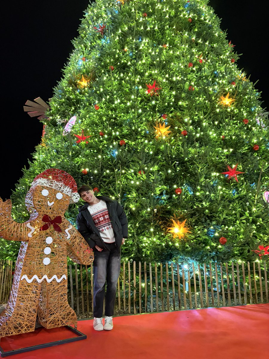 manuserrano12_'s tweet image. Se busca novio para ver las luces de Navidad y quedarse a ver todas las que vengan después.
Contrato de duración indefinida.