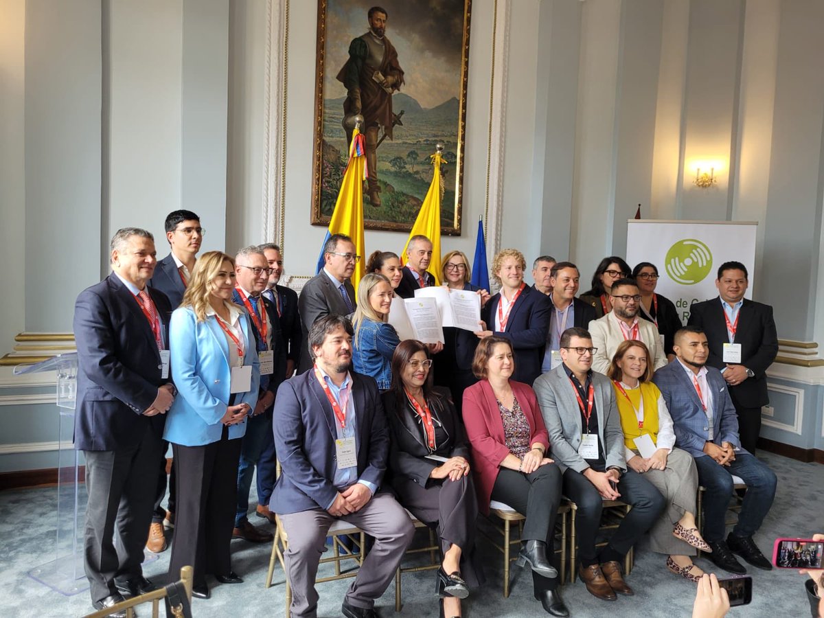 claucelo1's tweet photo. En Bogotá y Medellín Colombia, con el Plenario de Municipios del Uruguay intercambiando y conociendo realidades🙌
#MunicipioProgreso https://t.co/fXiMyIxSvB