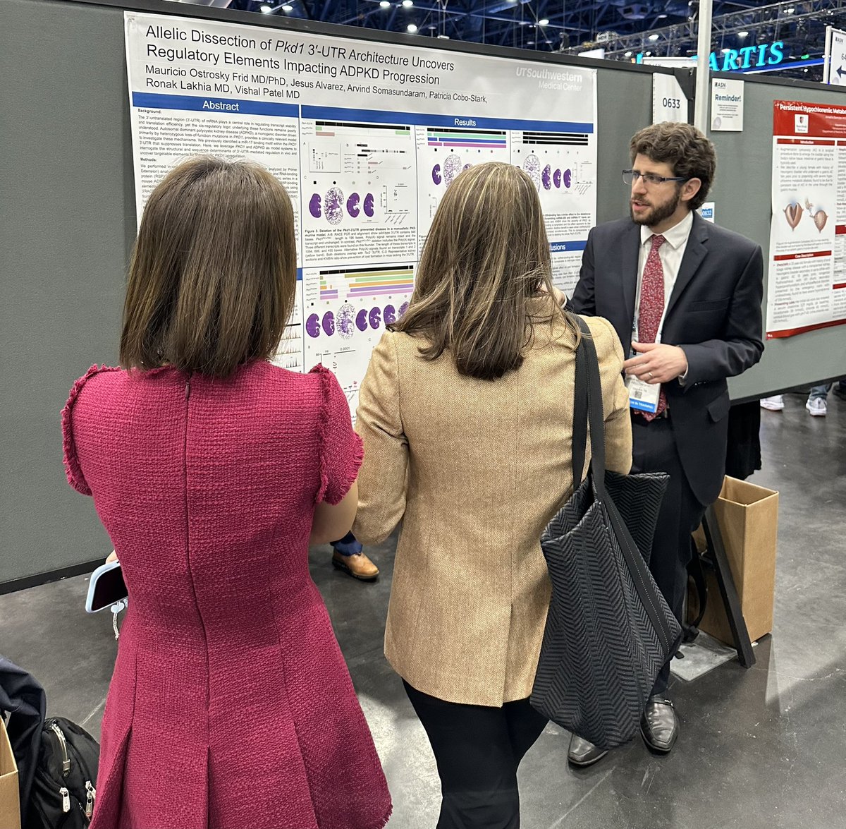 UTSWNephrology's tweet photo. Team UTSW showing up and showing out at #KidneyWk! 

Fantastic presentations from our fellows and faculty today. 👏
1/ https://t.co/MfAq6BwyRw