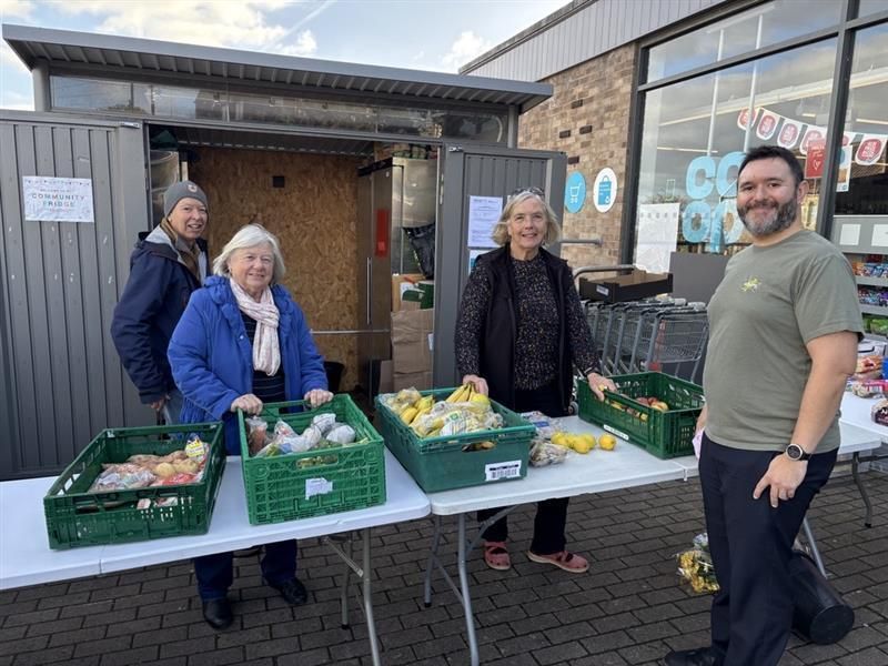 SadikAlHassanMP's tweet image. Really enjoyed visiting the #CommunityFridge in #Portishead the other week and talking with the amazing volunteers. 

It&apos;s a brilliant initiative tackling food waste by redistributing surplus food to anyone who needs it — community support in action.