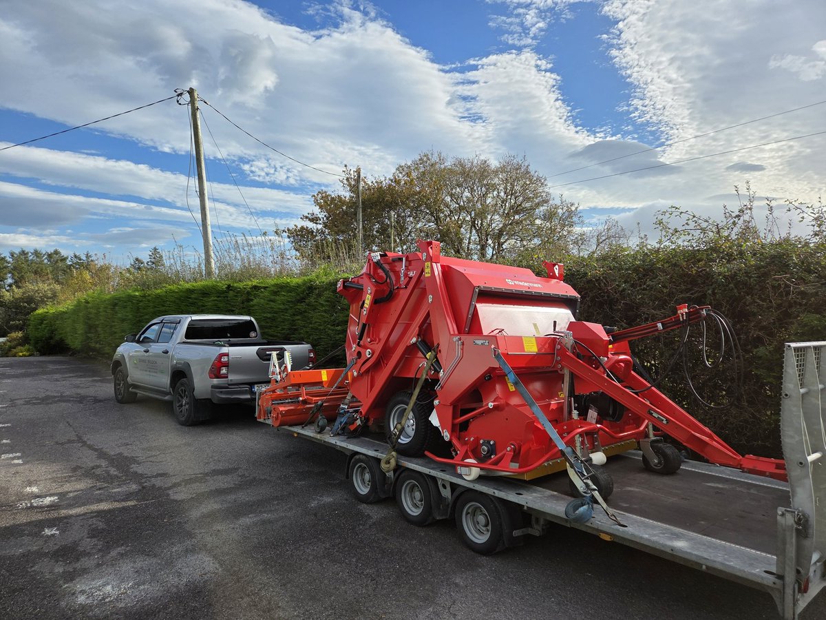 weldon_08's tweet image. Another Super 600 delivered designed for deep rough management, flail mowing, collection of clippings and scarification to thin the sward out and encourage the finer grasses. The Terra Rake with fairway roller to get a perfect combination. @WiedenmannUK @ShannonFerries