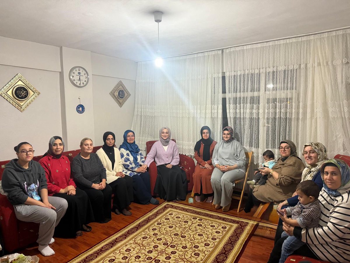 akkadinbagcilar's tweet photo. Bugün Kirazlı Mahalle Teşkilatımızdan Emine Akmaral’ın kıymetli eşine geçmiş olsun dileklerimizi iletmek üzere ziyarette bulunduk. Misafirperverlikleri için Emine Hanım’a, nazik eşlikleri için Mahalle Başkanımıza ve yönetimine teşekkür ediyor; Rabbim’den acil şifalar diliyoruz. https://t.co/wrFqJxaR0H