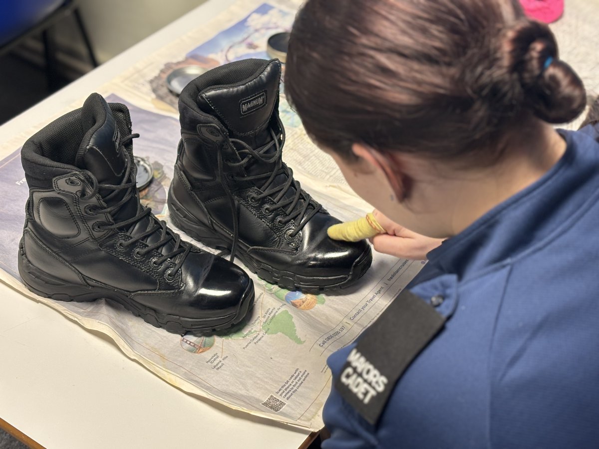 TVP_Bucks's tweet image. Our #Beaconsfield based police cadets have been busy prepping for Remembrance Sunday… 

✅ Drill skills refresh
✅ Uniform care
✅ Boot shining 

One of our long serving cadets’ also turned 18 and he treated the unit to this incredible cake 🎂 

@NationalVPC #PoliceCadets