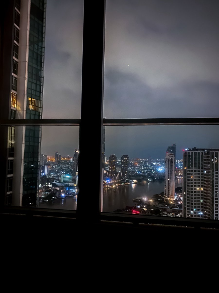 ItMeSampp's tweet image. At night, when the stars light up my room
I sit by myself.

🌙ขอให้เป็นวันที่ดีนะ