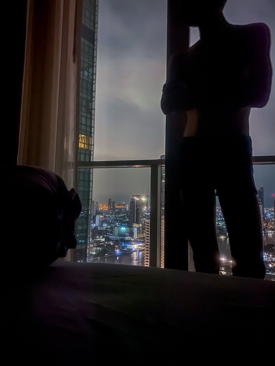 ItMeSampp's tweet image. At night, when the stars light up my room
I sit by myself.

🌙ขอให้เป็นวันที่ดีนะ