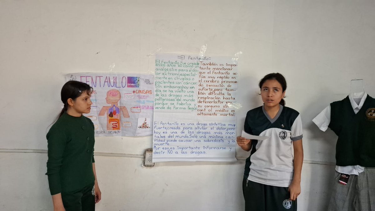 🕊️En la Jornada Nacional por la Paz y contra las Adicciones, alumnas de la secundaria "Sor Juana Inés de la Cruz en Tlapa, Gro, nos comparten exposiciones sobre los riesgos del consumo del Fentanilo. 
🤳🏼 Recuerda el #ElFentaniloTeMata 
 #JornadaPorLaPazYContraLasAdicciones