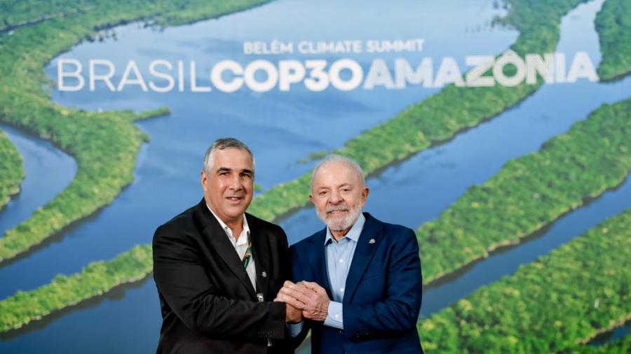 ¡#Cuba 🇨🇺 presente en la 30 Cumbre Climática en Brasil! 🇧🇷

El Viceprimer Ministro Eduardo Martínez Díaz encabeza nuestra delegación en la #COP30 y  fue recibido por el Presidente Lula da Silva.

¡Nuestro compromiso con el clima y la cooperación internacional sigue firme! 💚