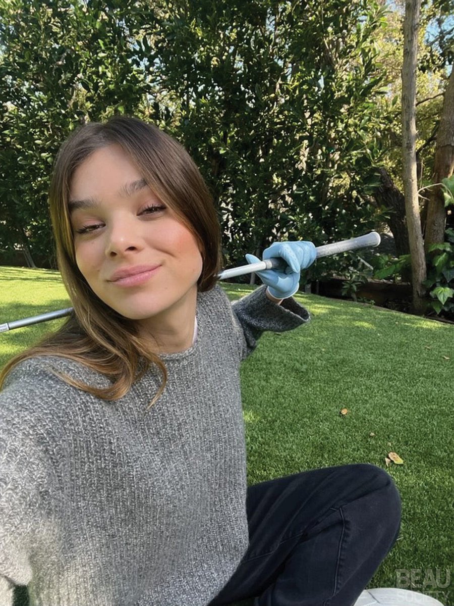 GOLFER! Hailee Steinfeld via Beau Society issue #59