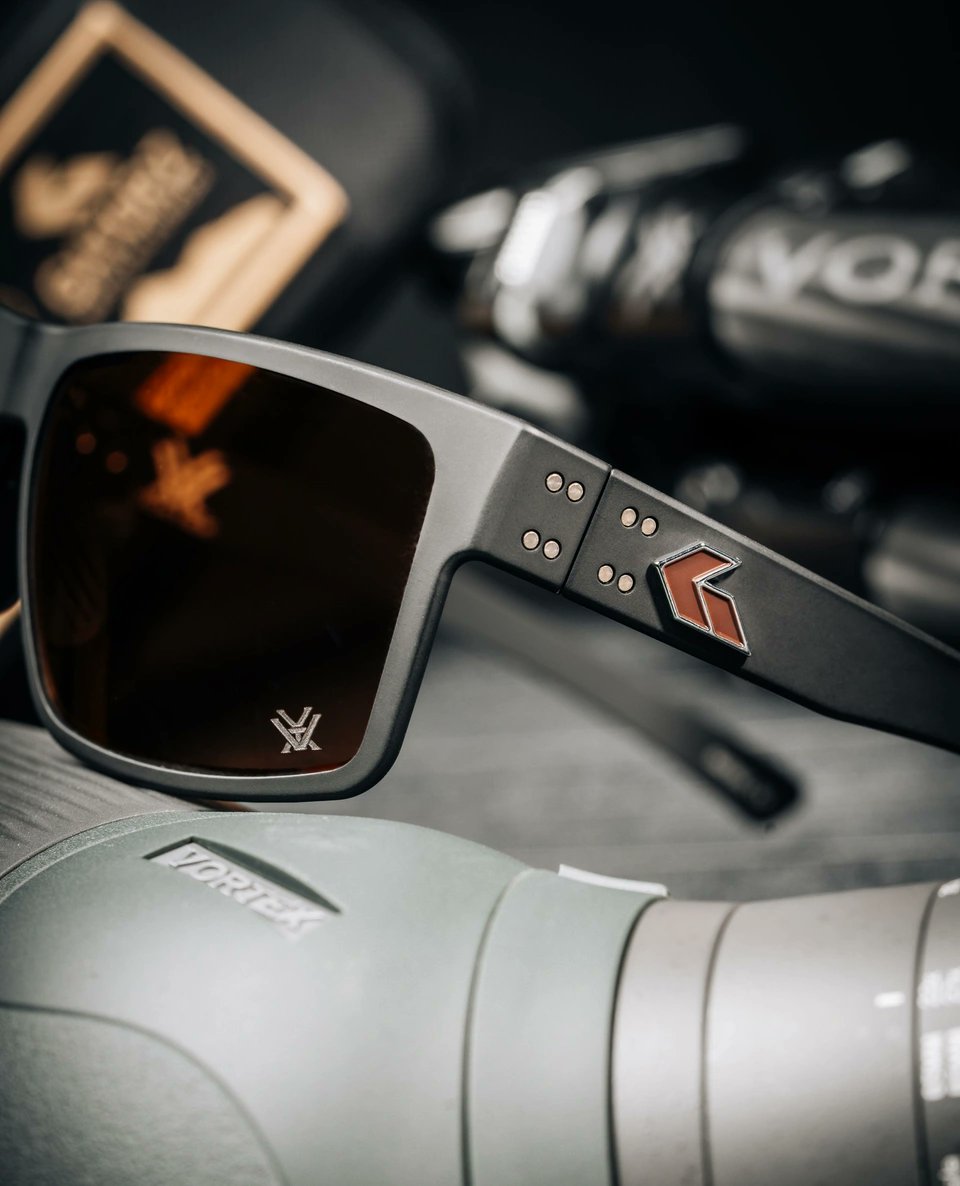 gatorzeyewear's tweet photo. VORTEX x GATORZ Rig ⚡️ Featuring the New TruRay™ Hellfire Tracker Lens w/ Copper OPz lenses and adaptive high-contrast performance, it enhances detail, reduces glare, and helps you track objects with unmatched accuracy. 

🔗 https://t.co/h425BoQn4j

@VortexOptics #VortexNation https://t.co/3pf1DNPx9G