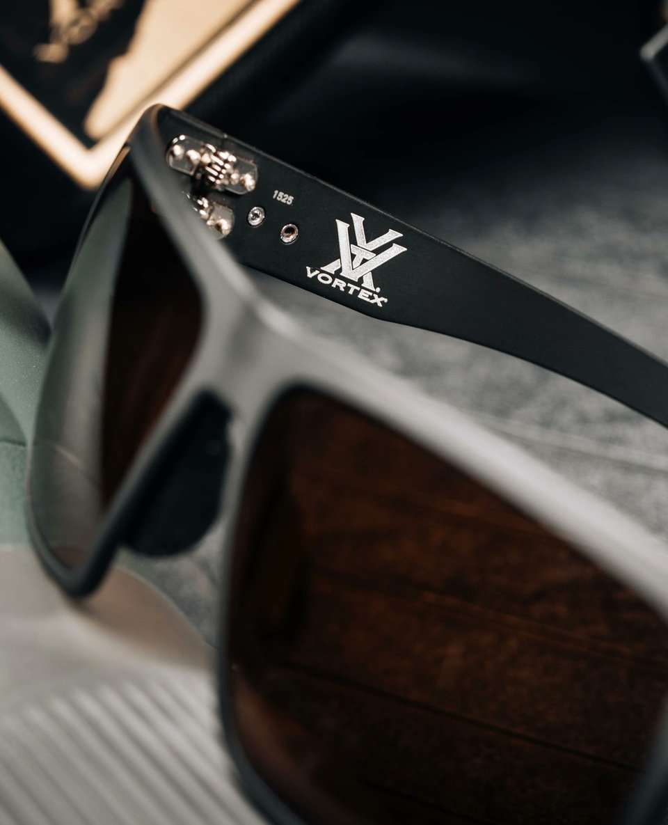 gatorzeyewear's tweet photo. VORTEX x GATORZ Rig ⚡️ Featuring the New TruRay™ Hellfire Tracker Lens w/ Copper OPz lenses and adaptive high-contrast performance, it enhances detail, reduces glare, and helps you track objects with unmatched accuracy. 

🔗 https://t.co/h425BoQn4j

@VortexOptics #VortexNation https://t.co/3pf1DNPx9G