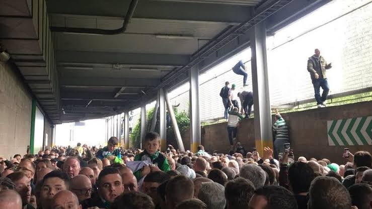 MR__1888's tweet image. Don’t recall the club being so quick to release a statement when police incompetence nearly led to hundreds of fans being crushed after an old firm. Don’t think there’s another boardroom in football that hates its its own fans more than ours.