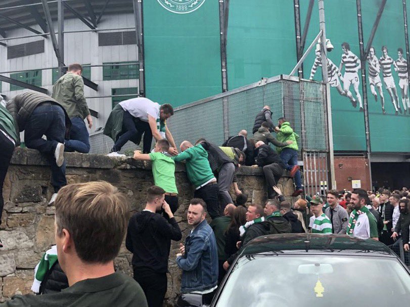 MR__1888's tweet image. Don’t recall the club being so quick to release a statement when police incompetence nearly led to hundreds of fans being crushed after an old firm. Don’t think there’s another boardroom in football that hates its its own fans more than ours.