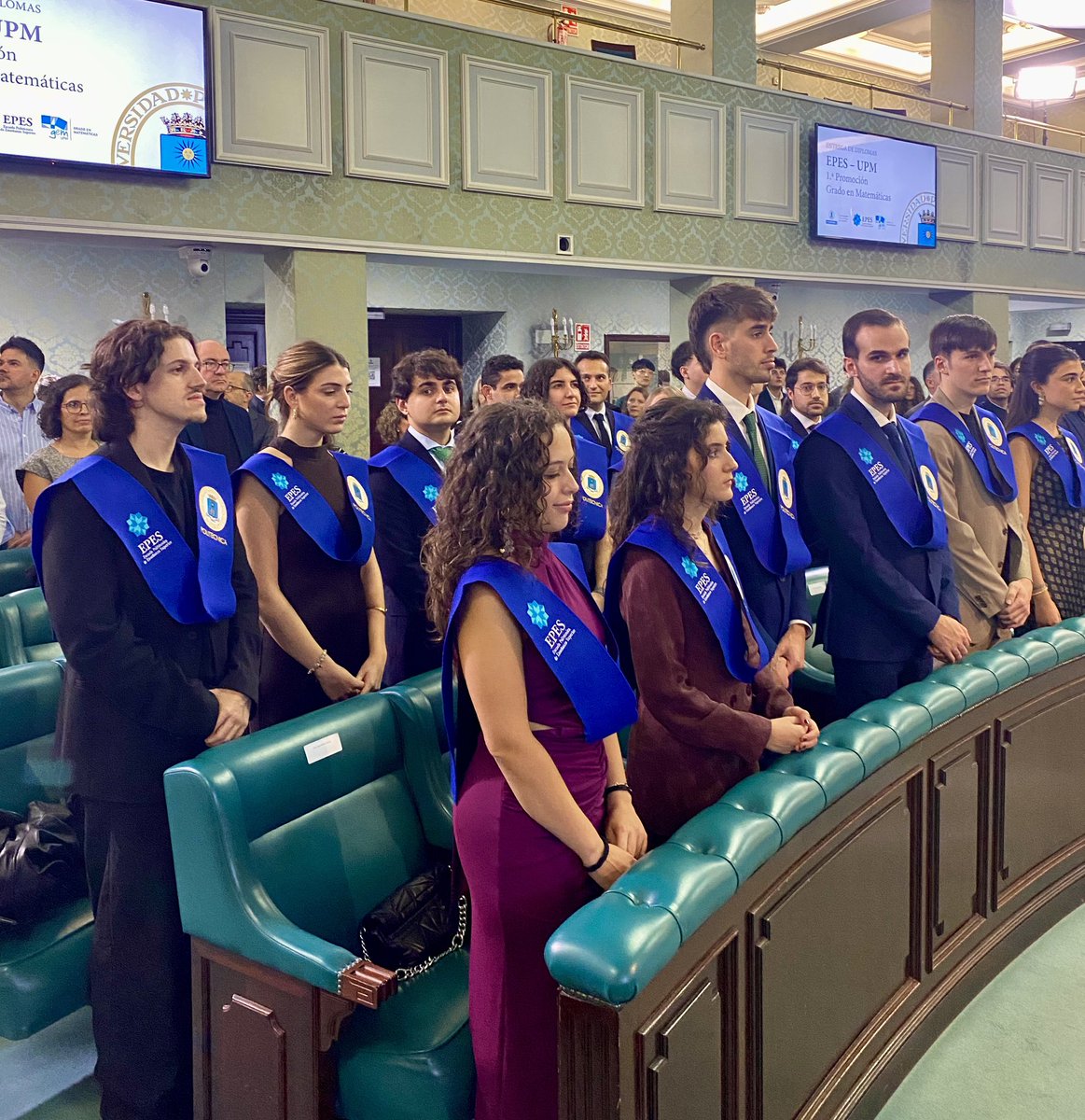 La_UPM's tweet image. Estamos de enhorabuena. La I Promoción del Grado en Matemáticas recibe su diploma de finalización de estudios. #somosUPM