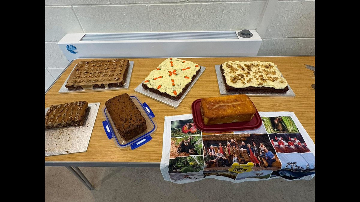 End of season mtg for VLKs and Welcome Station Volunteers. Ed Moss National Volunteering Development Manager awarding bronze and silver badges for total volunteer hours. Fab cakes by Chris and a total of £150 made for Children In Need from two such meetings. #canalandrivertrust