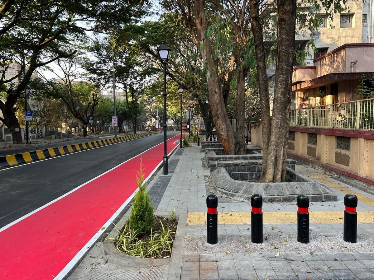 reclaimchennai's tweet photo. Most of the municipal services are already contracted out to private entities. Without accountability no amount of privatization will help. 

@pcmcindiagovin has started building proper roads. North eastern states have proper roads and pedestrian streets, fully done by govt. https://t.co/WjSf3Hbk2V