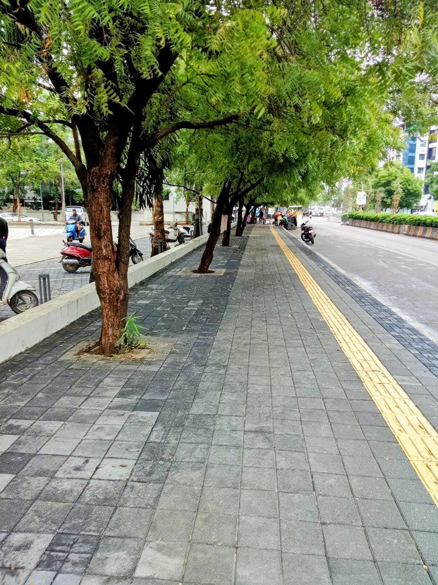 reclaimchennai's tweet photo. Most of the municipal services are already contracted out to private entities. Without accountability no amount of privatization will help. 

@pcmcindiagovin has started building proper roads. North eastern states have proper roads and pedestrian streets, fully done by govt. https://t.co/WjSf3Hbk2V