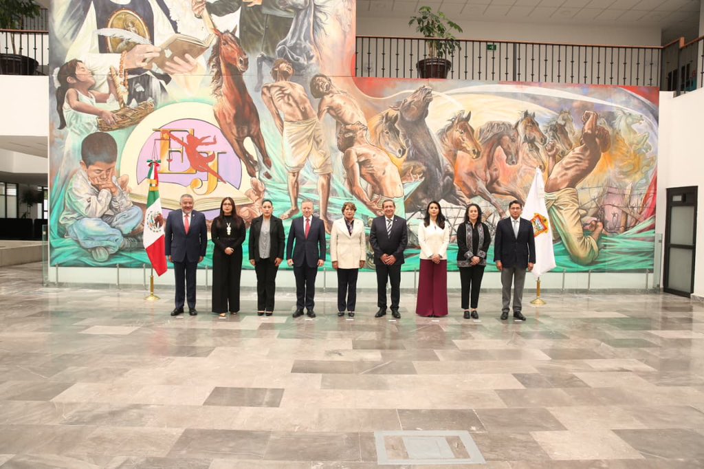 mgdohector's tweet photo. ⚖️ Somos un Poder Judicial abierto, sensible y comprometido con la coordinación institucional, convencidos de que la justicia y la democracia se sustentan en los mismos principios.

📍 Hoy, en la Escuela Judicial del Estado de México, fue un gusto recibir a la Gobernadora @delfinagomeza y al Coordinador General de Política y Gobierno de la Presidencia de México, @ArturoZaldivarL, en la inauguración de la Audiencia Pública sobre la Reforma Electoral, cuyos resultados serán en beneficio de las y los mexicanos y fortalecerán la democracia en el país. 🇲🇽

🏛️ El @PJEdomex fue sede de este ejercicio de escucha, análisis y construcción colectiva.
Acompañar este proceso nos honra y nos compromete a seguir siendo una institución abierta al diálogo, al escrutinio público y a la colaboración entre poderes.