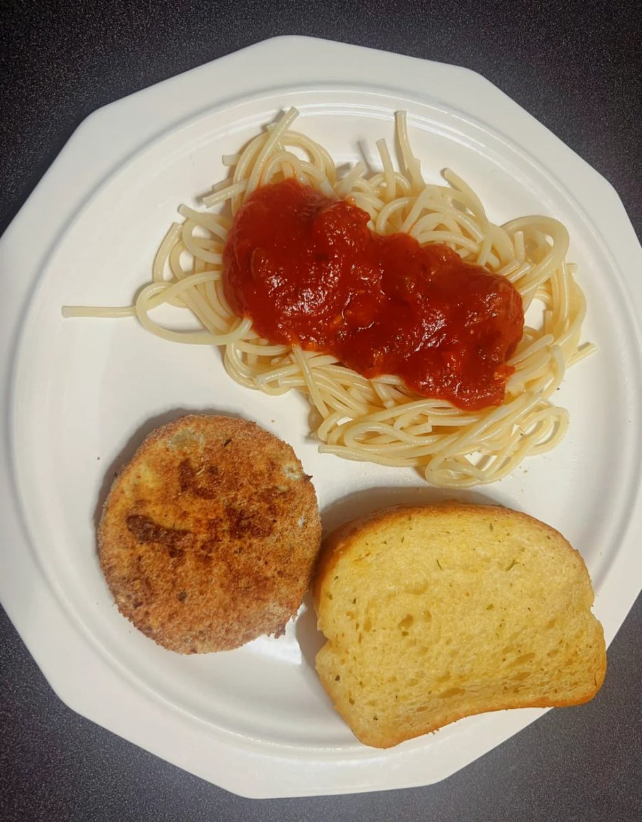 AllysaMaeq's tweet photo. A little pasta power to fuel the day!  Simple, comforting, and always satisfying.
#WorkLunch #LunchBreak #FoodMood #EnergizeYourDay #GoodEats #Yum https://t.co/JG1pQaEJ5S