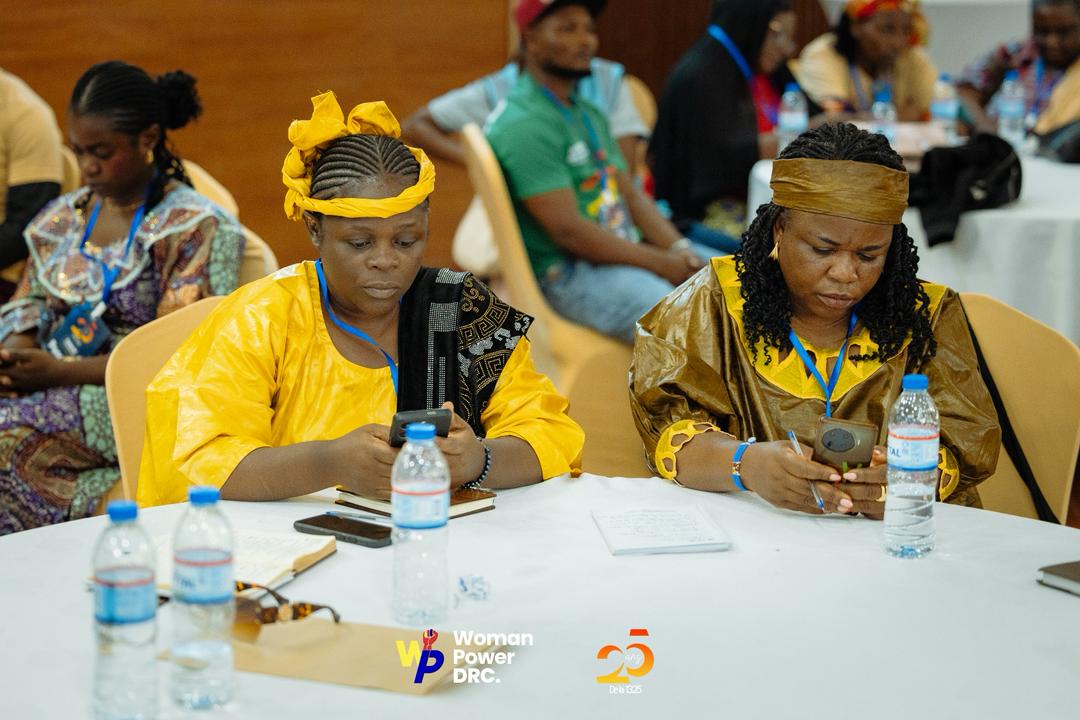 Racheamani's tweet photo. Mme Isabelle PENDEZA présidente du #Cafed a pris part à la mission de #Namibie pour la Paix et la sécurité où les femmes africaines étaient présentes.
"Les femmes congolaises ont eu à échanger avec celles rwandaises pour un rapprochement durable afin de bâtir la paix."
#25Ans1325 https://t.co/JbiqlvVBbw