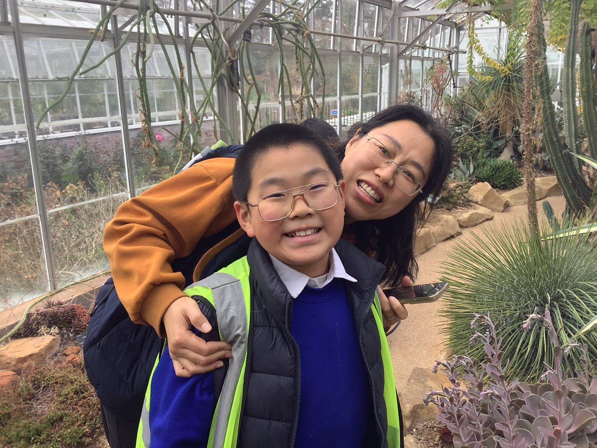 MonaAbd39195307's tweet photo. The children had a chance to explore the Tropical Garden and looked at different types of cactuses. They also looked closely at which plants grow in different kinds of weather. 🌵 🌱 🌴@HazelSchool https://t.co/ocZ90zj1ok