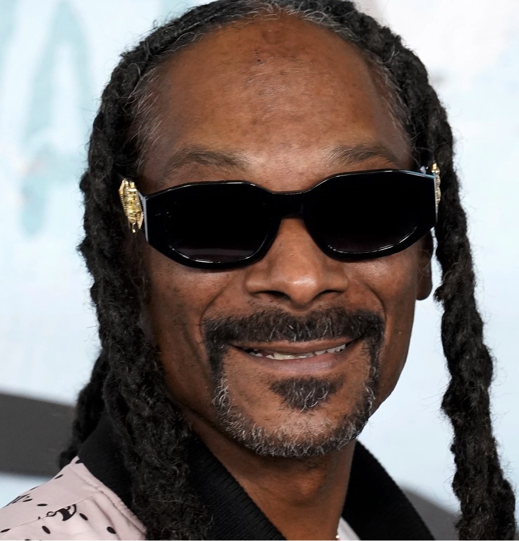 <a href="/Matt_Pinner/">𝐌𝐚𝐭𝐭 𝐏𝐢𝐧𝐧𝐞𝐫</a> Come on now, everyone can see that is Snoop Dogg.