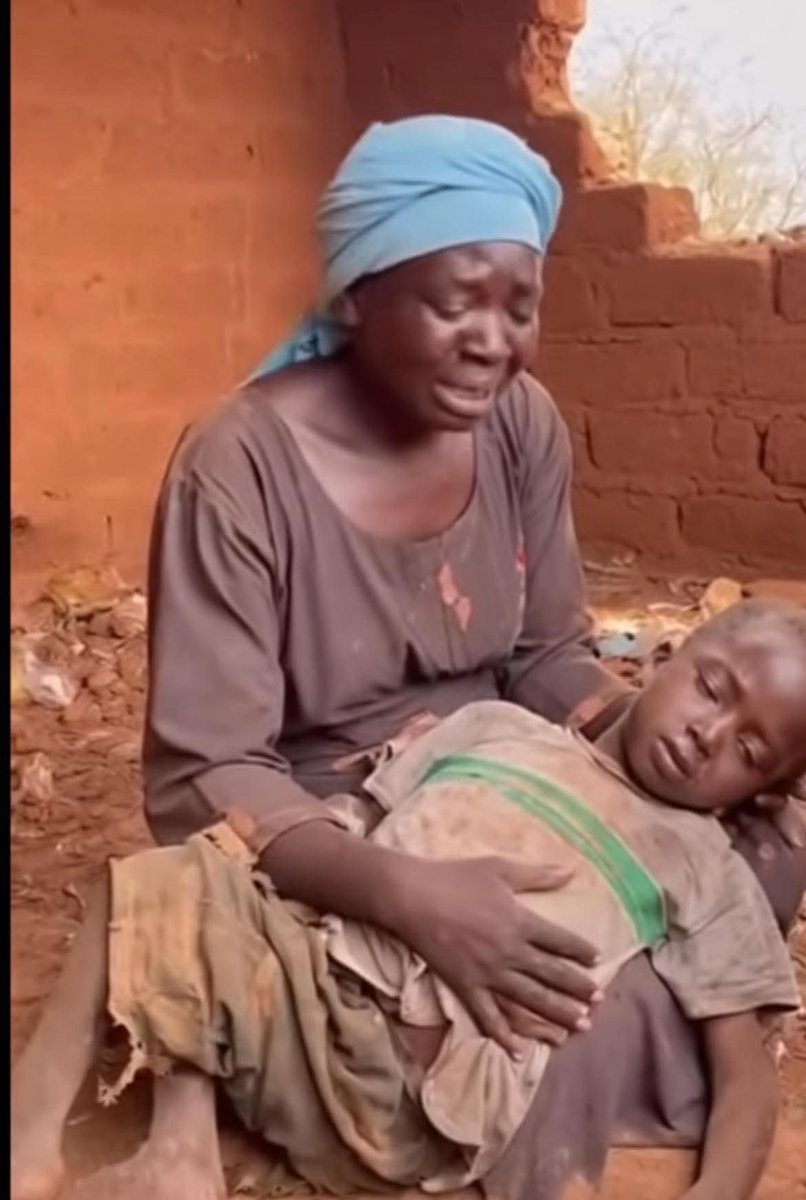 الصورة من السودان،المنسي 
 من الإبادة الجماعية التي يتعرضون لها هناك، بدون تغطية إعلامية 💔
#أنقذوا_الفاشر 
#الامارات_تقتل_السودانيين