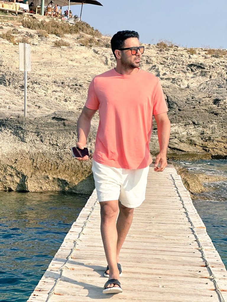 نجم الخليج فؤاد عبدالواحد مرشح لـ #JoyAwards 🔥
صوّتوا له عبر الرابط التالي 💫

joyawards.sa/en
#فؤاد_عبدالواحد