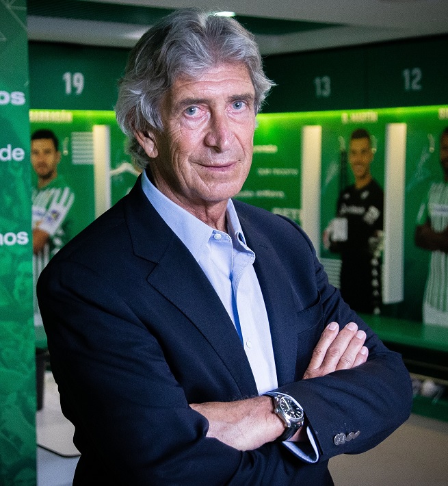 futbolarena's tweet photo. Manuel Pellegrini: "Futbolda oyunu hızlandırmak için bir önerim var. Bir takımın rakip yarı sahaya geçtiği zaman, kendi yarı sahasındaki takım arkadaşına pas atması yasaklansın." (Marca) https://t.co/vXyCnKWOKd