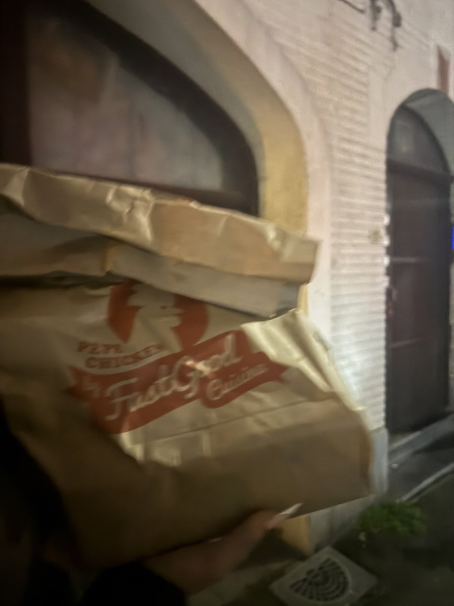 cestrdk's tweet image. MERCI Dieu d’avoir permis à fast-food de créer pépé chicken 🙏🙏