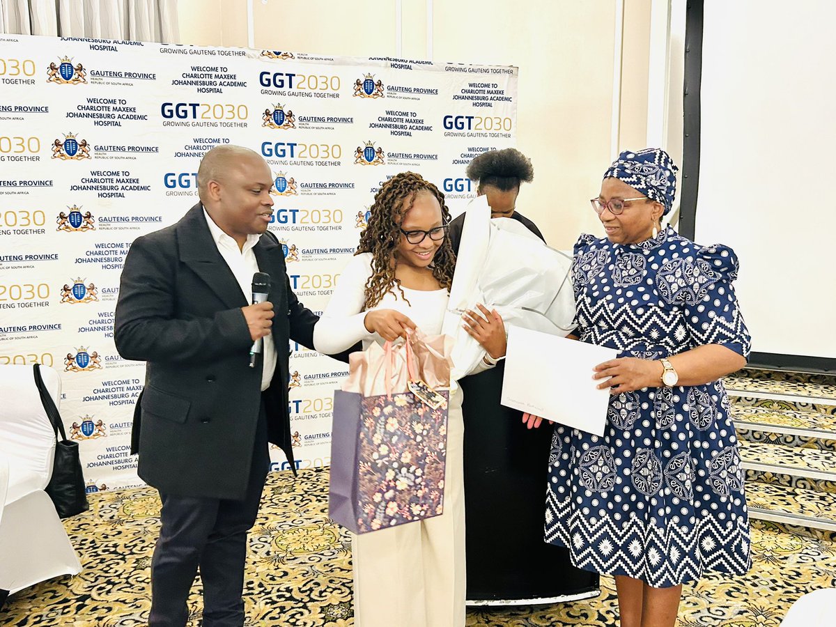 CharlotteMaxJAH's tweet image. ❤️ Celebrating Excellence from the Heart
A moment to reflect, appreciate, and celebrate! The Division of Cardiology at CMJAH came together to honour staff members whose passion and dedication continue to make a difference in every heartbeat we care for. 💖
#CMJAH #Cardiology